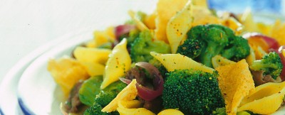 conchiglie-con-broccoletti-e-cialdine-di-pecorino ricetta