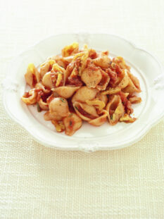 conchiglie-con-pancetta-noci-e-rosmarino ricetta