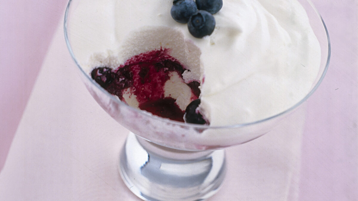 Coppa allo yogurt e mirtilli