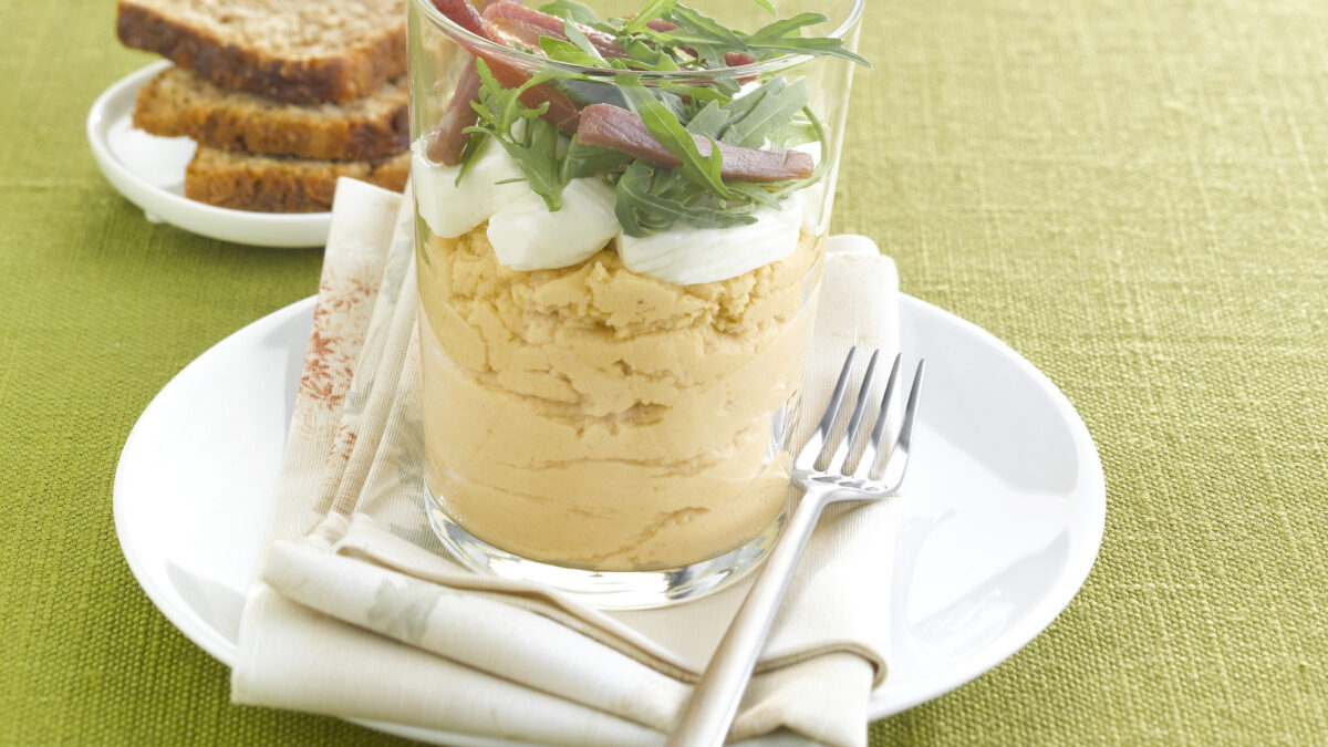 Crema di ceci con rucola, crudo e stracchino