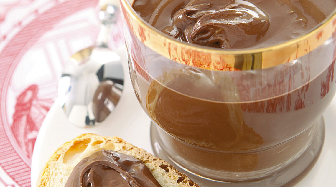 crema-spalmabile-di-cioccolato-e-nocciole