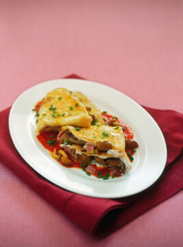 crespelle con chiodini e ricotta in salsa rossa Sale&Pepe