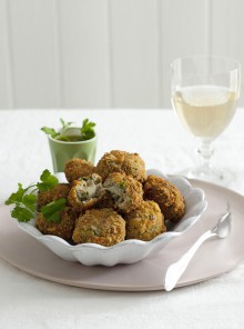 Crocchette con patate, bietole e cuore di mozzarella