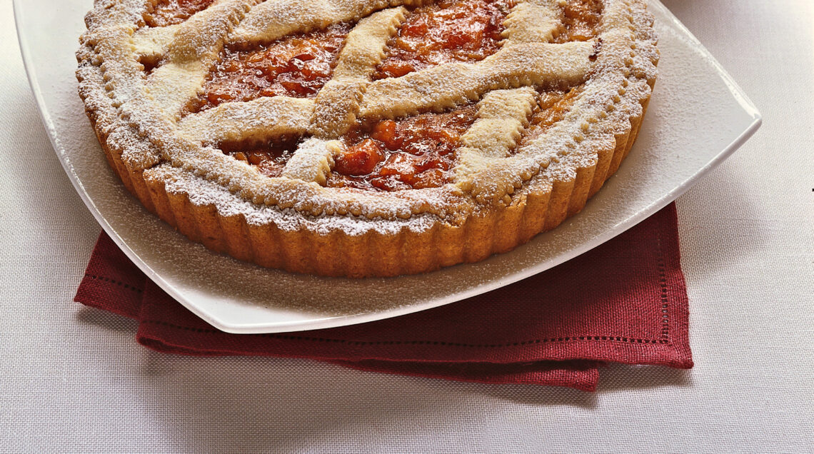 crostata-con-confettura-e-amaretti