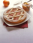 crostata-con-confettura-e-amaretti