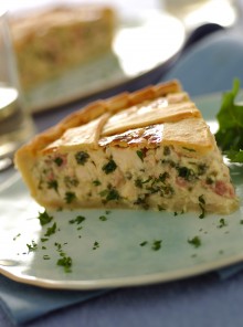 La crostata con dadini di pollo e cipolla rossa