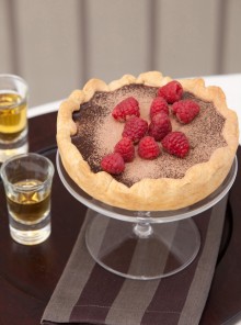 La crostata di cioccolato senza uova con i lamponi