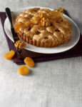 crostata-di-noci-e-albicocche-al-caramello