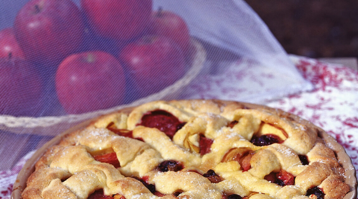 crostata-di-pesche-e-mirtilli ricetta