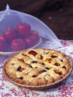 crostata-di-pesche-e-mirtilli ricetta