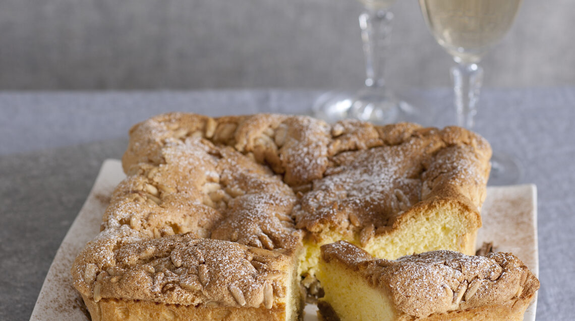 crostata-doppia-con-pinoli-e-crema-alla-cannella