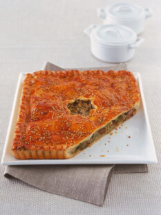 crostata-ripiena-con-agnello-e-carciofi