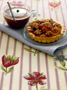 crostatine-alla-crema-di-caffe-con-noci-caramellate