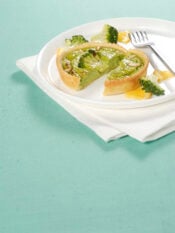 crostatine-di-broccoli-e-pinoli-al-profumo-di-arancia
