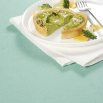 crostatine-di-broccoli-e-pinoli-al-profumo-di-arancia