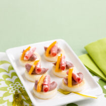 crostini-di-polenta-con-salsa-salame-e-peperoni