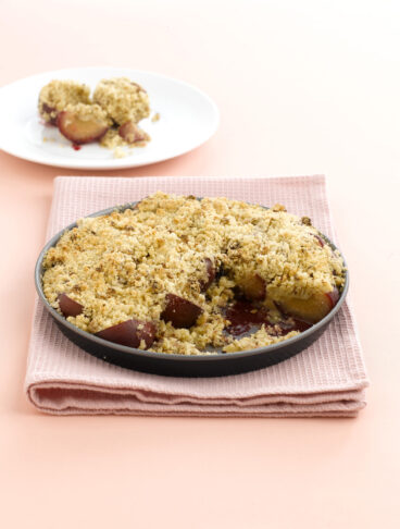 crumble-di-susine-e-nocciole ricetta