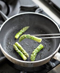 cubi-di-vitello-marinato-alla-salvia-con-asparagi immagine