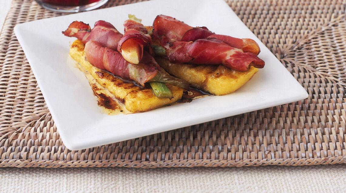 di-polenta-con-cipollotti-speck-e-aceto-balsamico