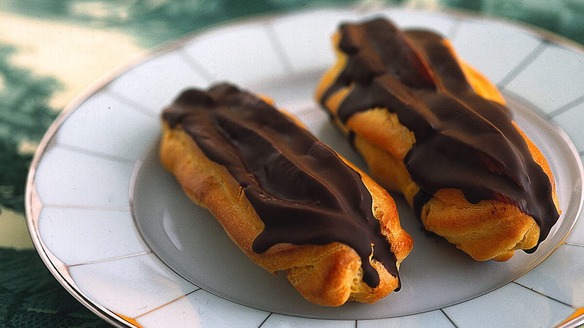 Eclairs farciti con crema al cioccolato