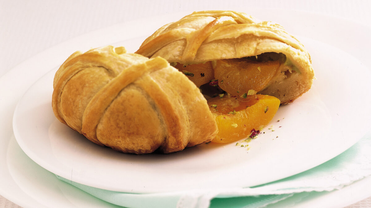Fagottini con crema ai pistacchi e albicocche