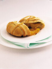 fagottini-con-crema-ai-pistacchi-e-albicocche