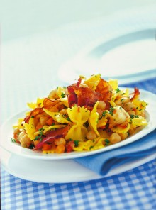 Le farfalle con ragù di ceci, pescatrice e bacon