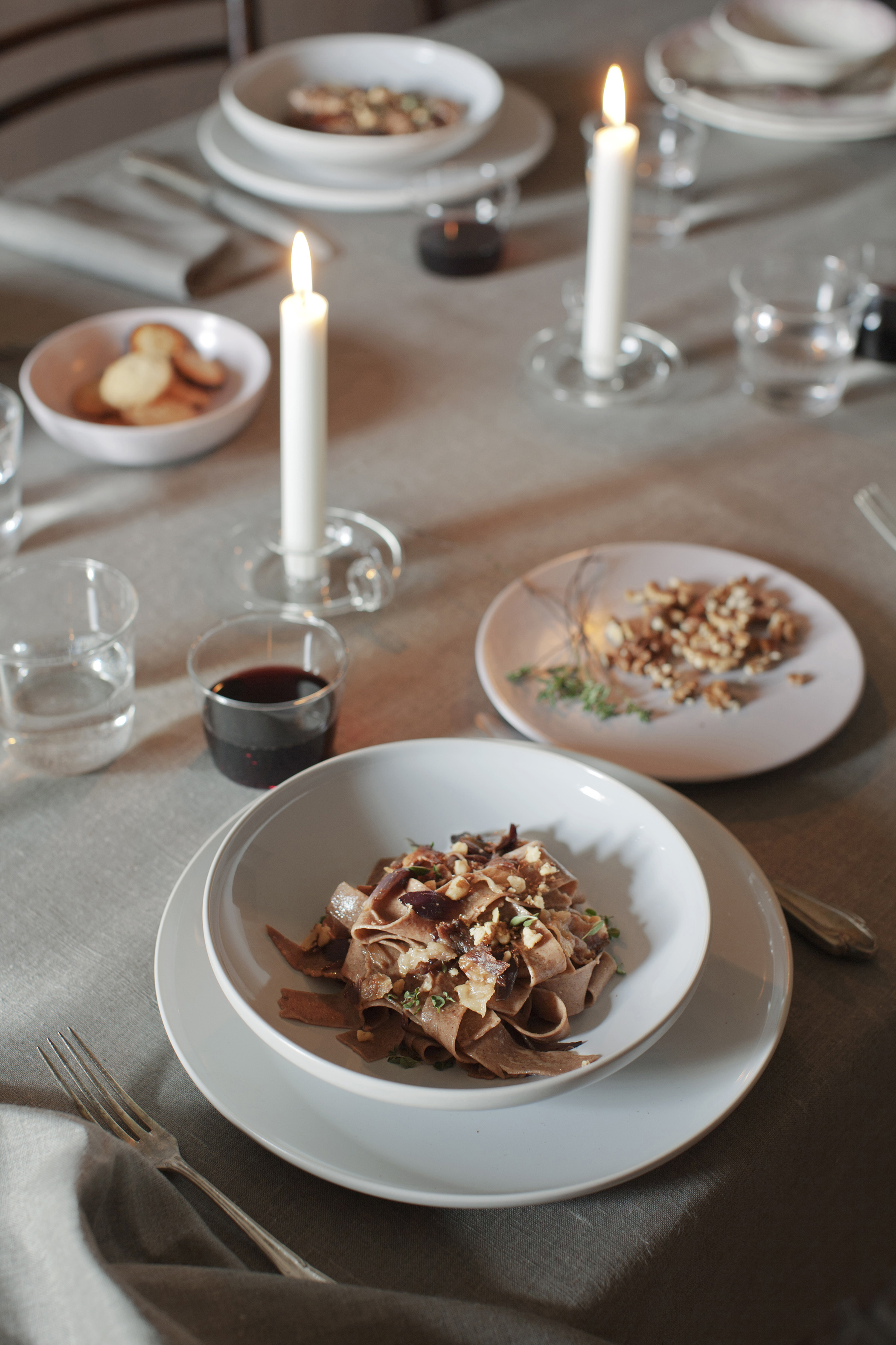 Fettuccine di farina di castagne con sugo di cipolle ...
