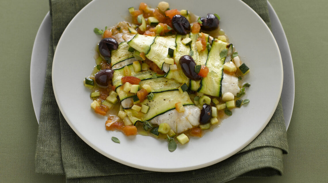 filetti-di-orata-in-guazzetto-di-zucchine-olive-e-pomodoro