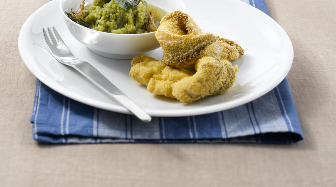 filetti-fritti-con-pure-di-fagiolini-e-patate