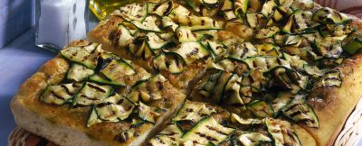 focaccia-al-pesto-con-zucchine-grigliate ricetta