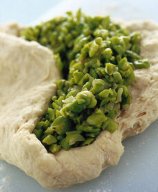 focaccia-rustica-con-pecorino-e-salame