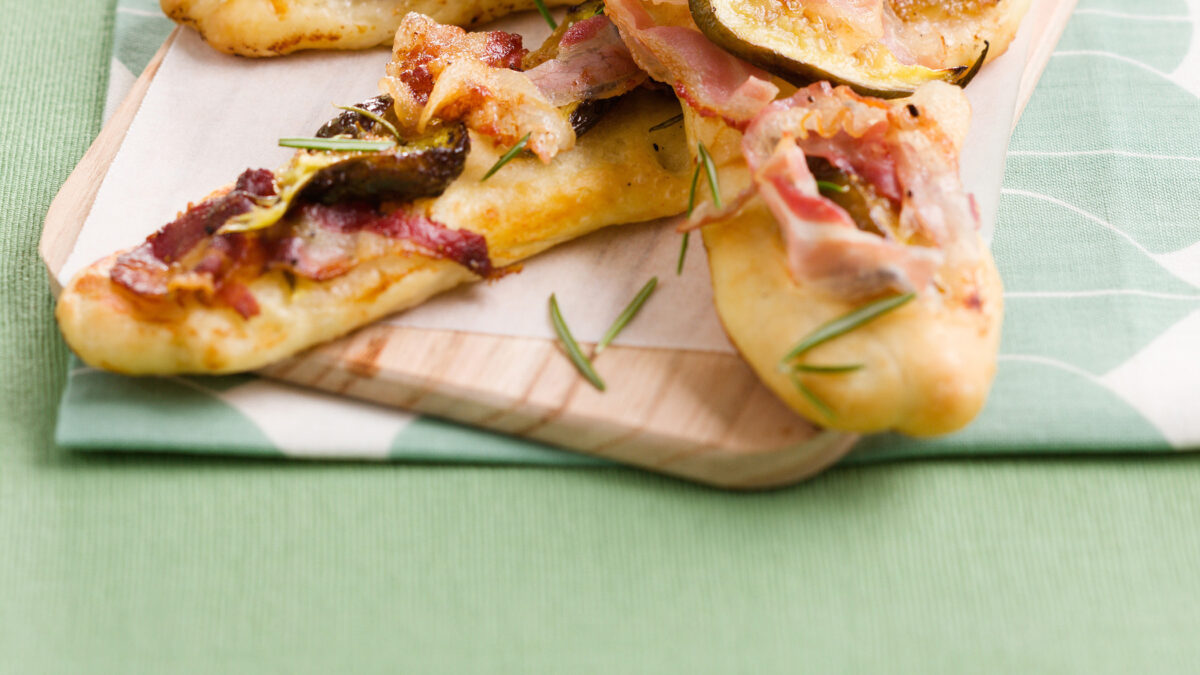 Focaccine ai fichi, pancetta e rosmarino | Sale&Pepe