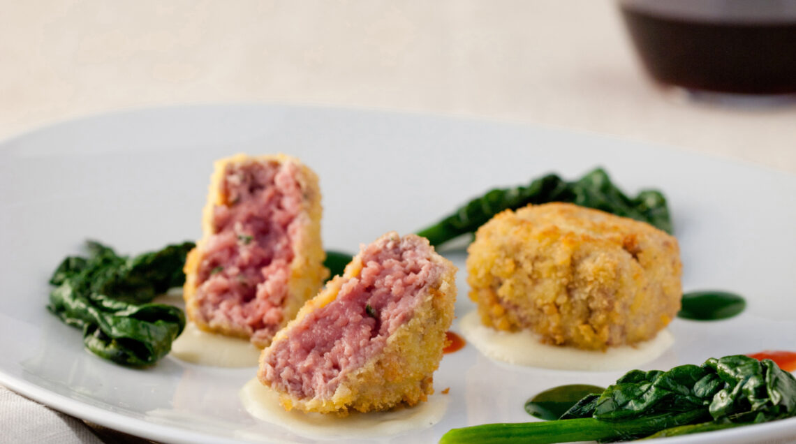 foto battuta-croccante-di-filetto-con-fonduta-e-spinaci