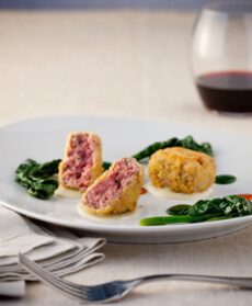 foto battuta-croccante-di-filetto-con-fonduta-e-spinaci