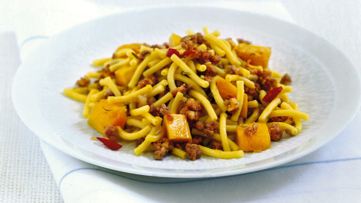 Gramigna con zucca e salsiccia