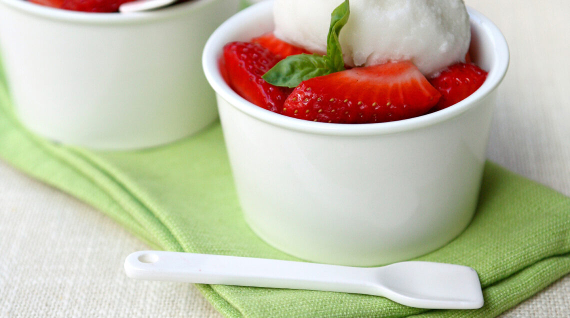 fragole-con-gelato-al-basilico-e-limone
