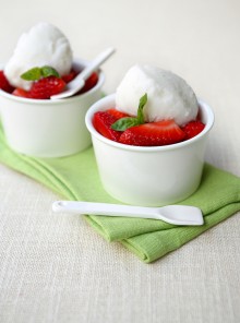 Le fragole con gelato al basilico e limone