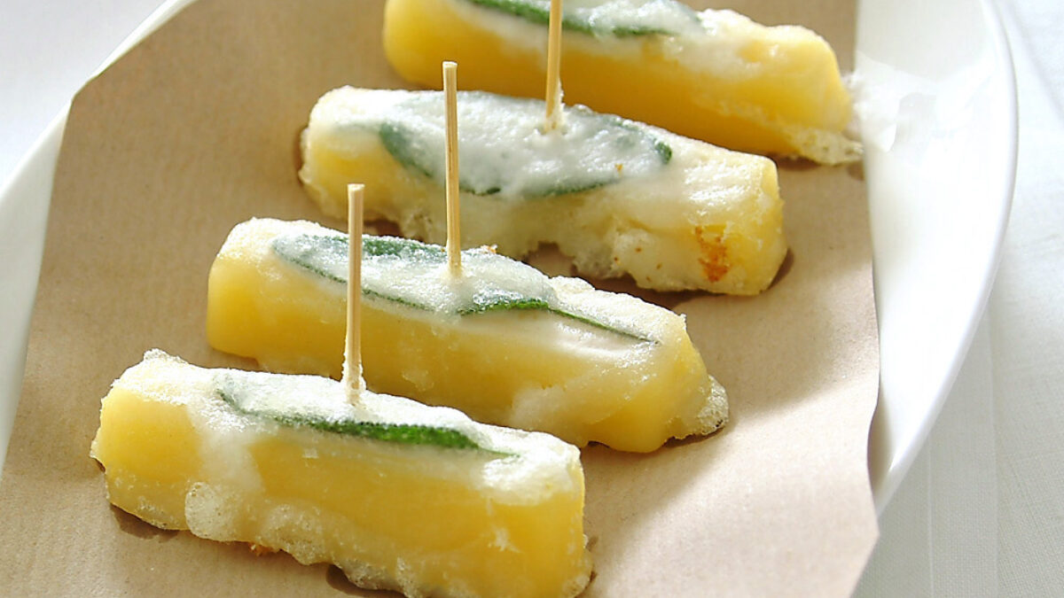 Frittini profumati alla salvia