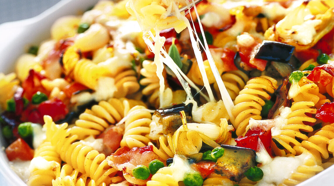 fusilli-al-forno-con-verdure-e-bacon