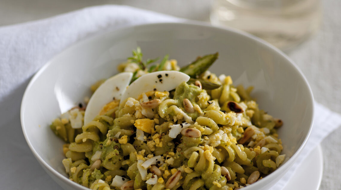 fusilli-con-pesto-di-asparagi-e-uova-sode