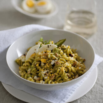 fusilli-con-pesto-di-asparagi-e-uova-sode