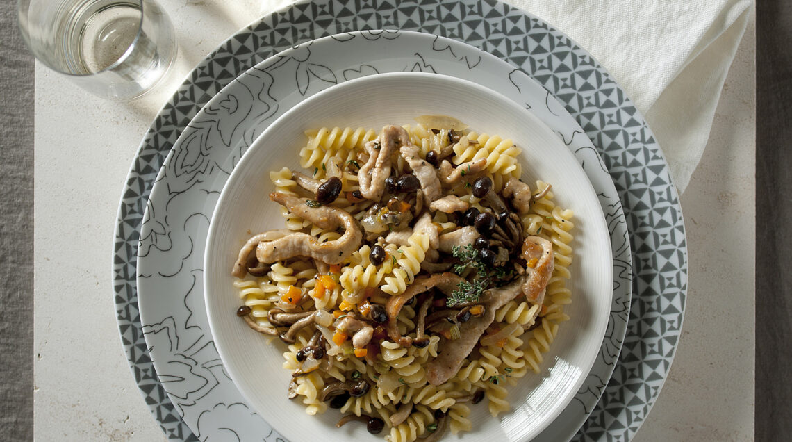 fusilli-con-straccetti-di-maiale-al-marsala-e-timo