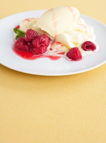 Il gelato con lamponi caldi al Grand Marnier