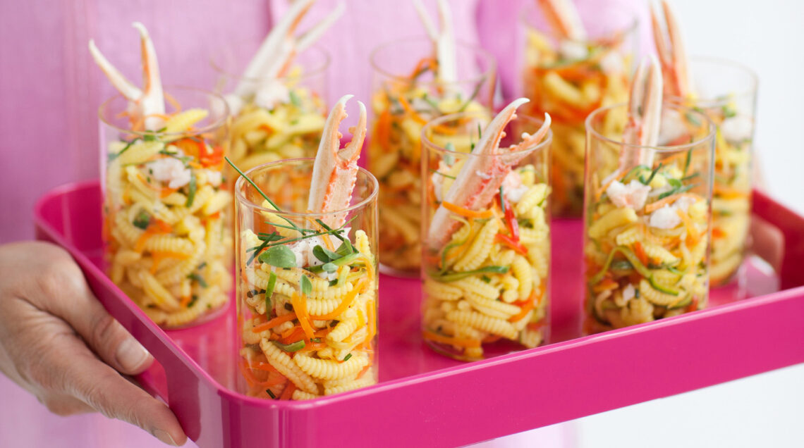 gnocchetti-sardi-allo-zafferano-con-tris-di-verdure-e-scampi
