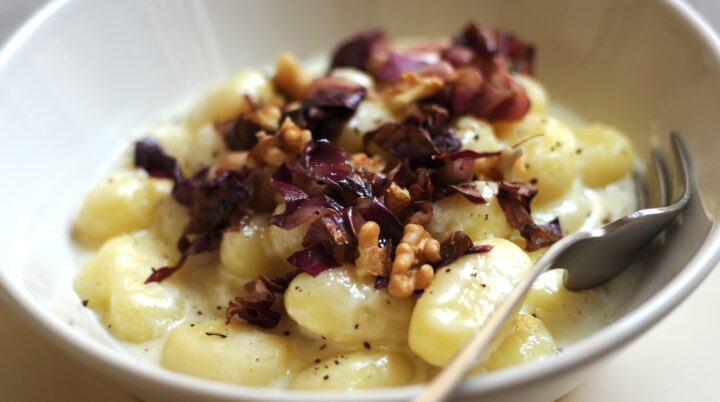 Gnocchi di patate con taleggio, radicchio e noci - Sale&Pepe