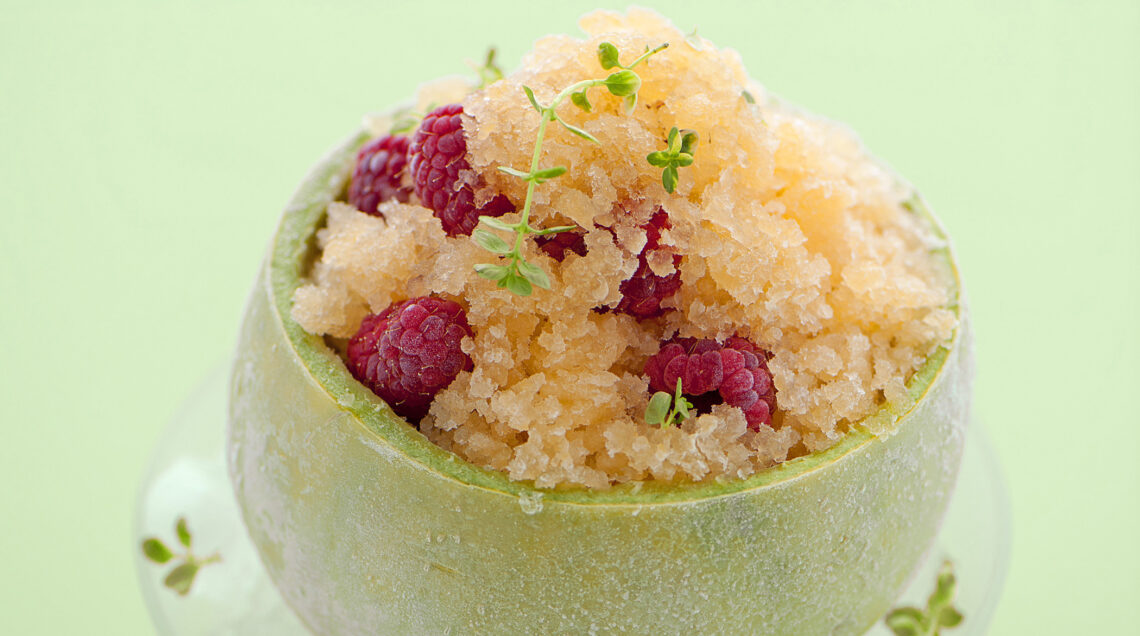 granita-nel-melone-con-lamponi-e-timo-cedrato