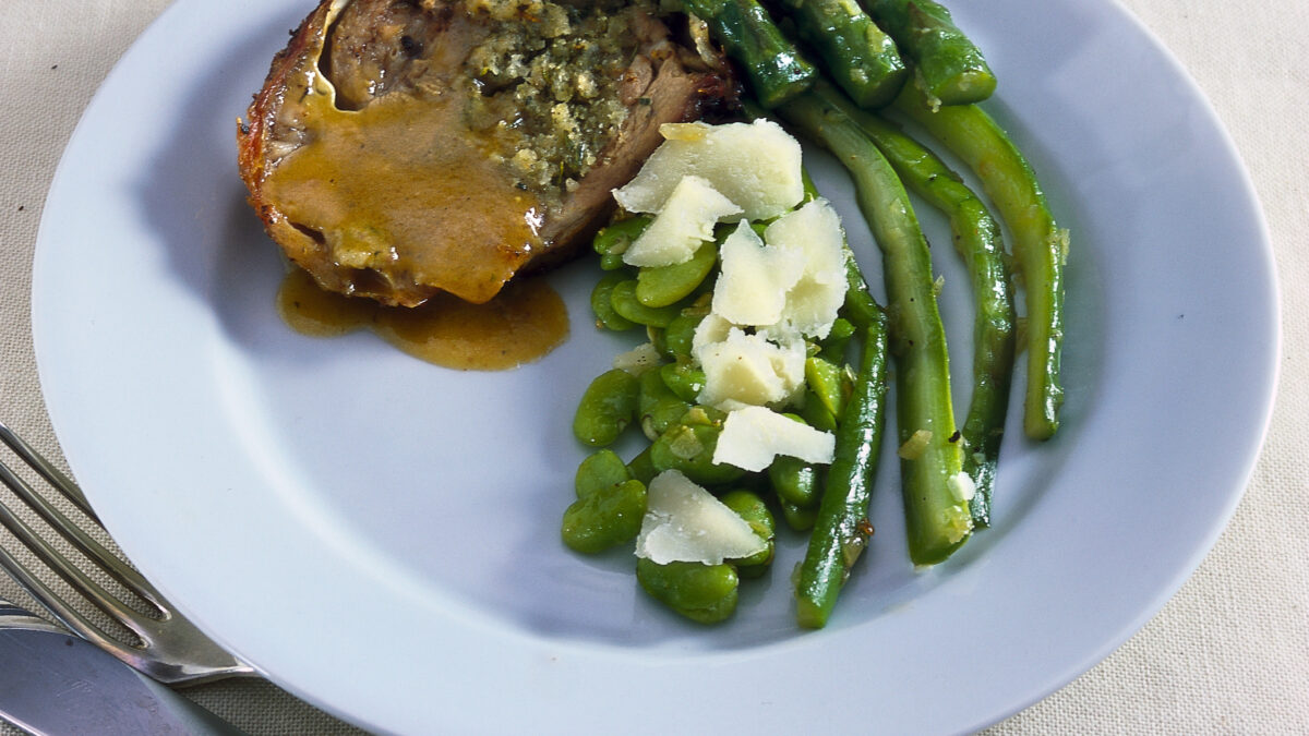 Fave e asparagi in padella