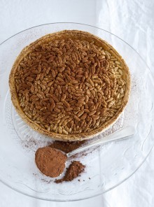 La crostata di pinoli con crema al cioccolato