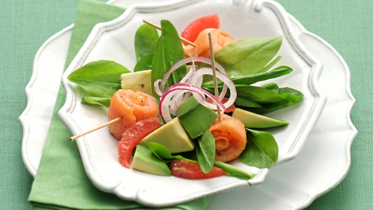 Insalata di avocado e pompelmo rosa